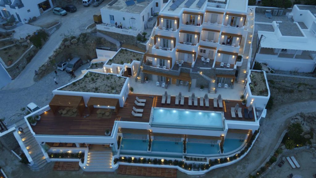 La piscine privée de l'hôtel Thalassa Suites
