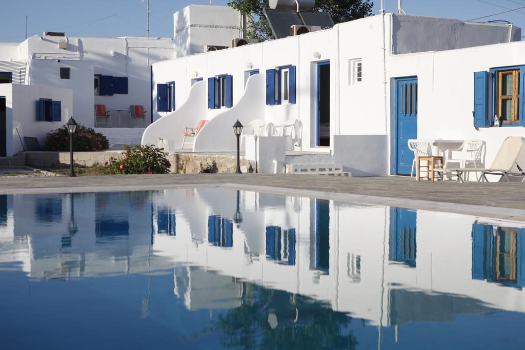 The swimming pool at Nikos Rooms in Mykonos