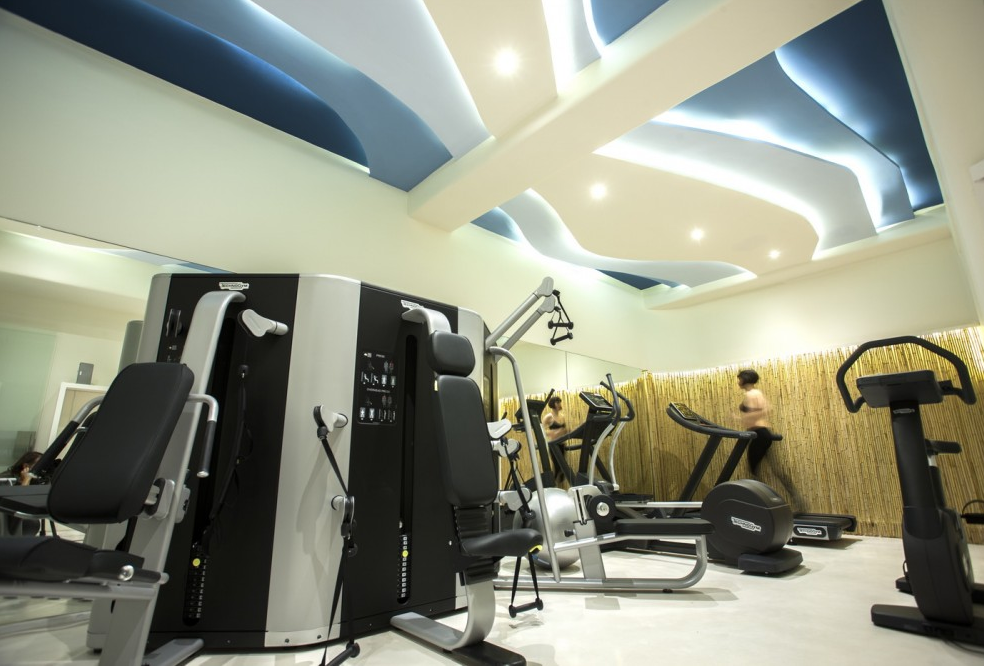 Hoteles en Mykonos con gimnasio - El gimnasio Iron Maiden en el hotel Andronikos