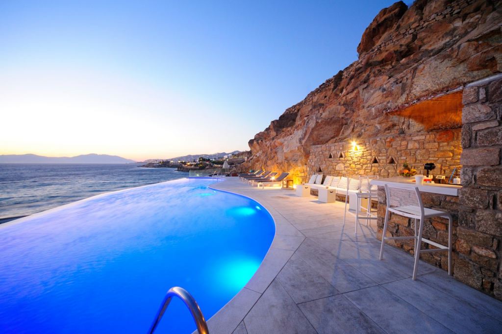Best Mykonos hotels with infinity pools - Infinity pool at at Mykonos Beach Hotel