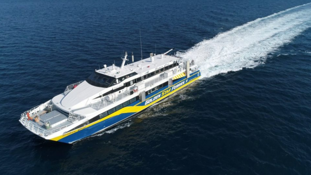 Supercat. Capacity 400 passengers. Speed 35 KNOTS