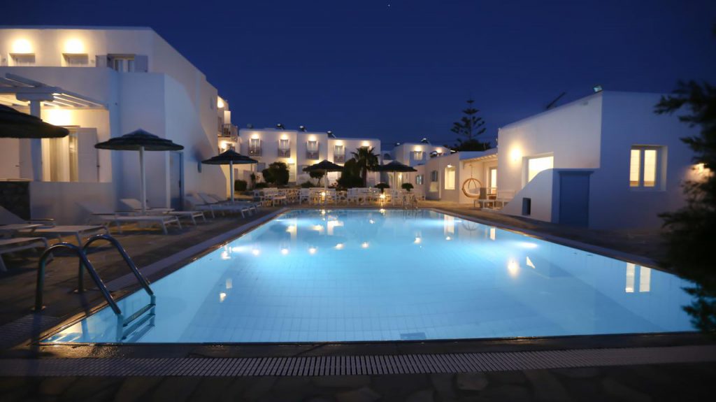 La piscina privada en el Hotel Aeolos