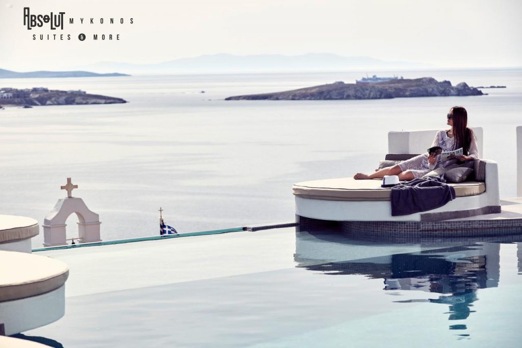 La piscine privée de l'hôtel Absolut Mykonos Suites