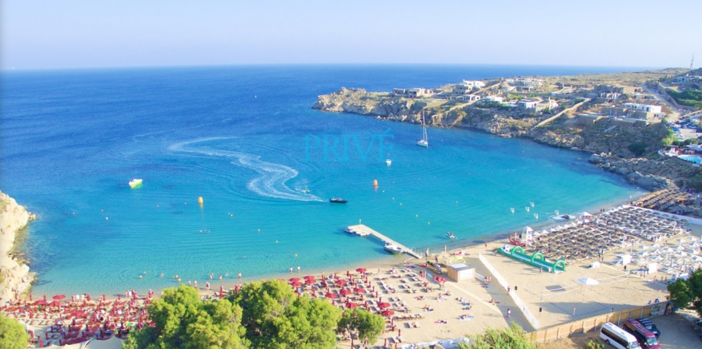 A panoramic photo of the Super Paradise beach