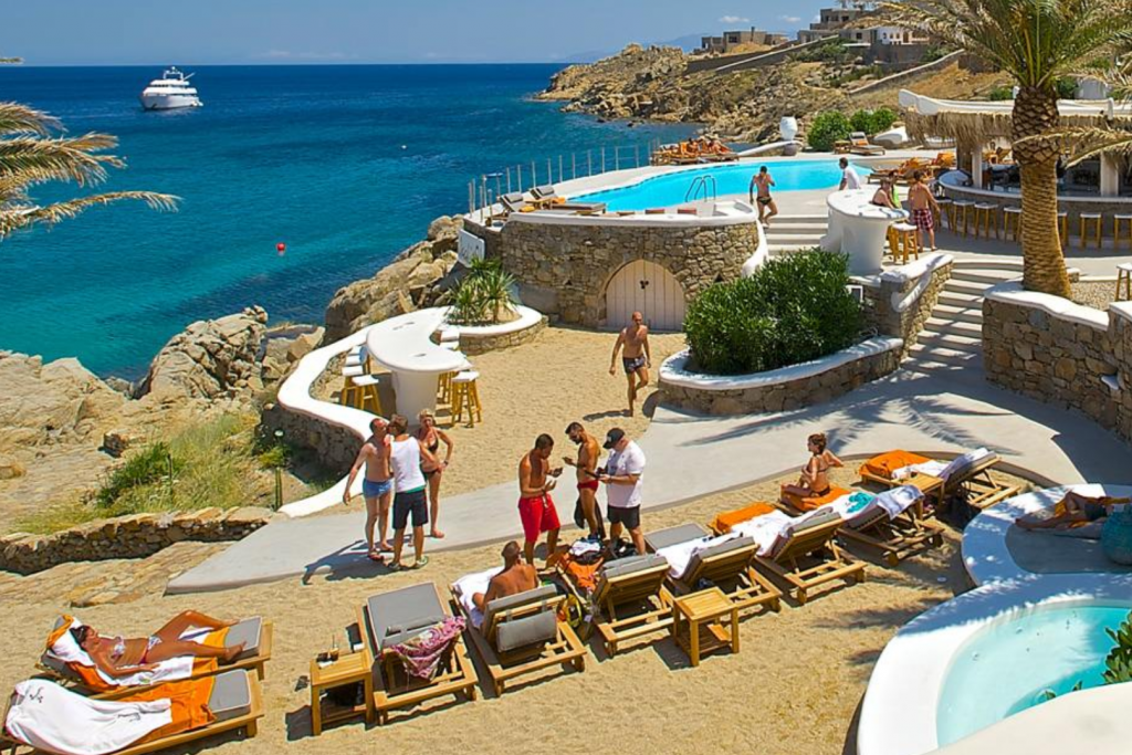 The Jackie O, beach club and restaurant in Super Paradise beach